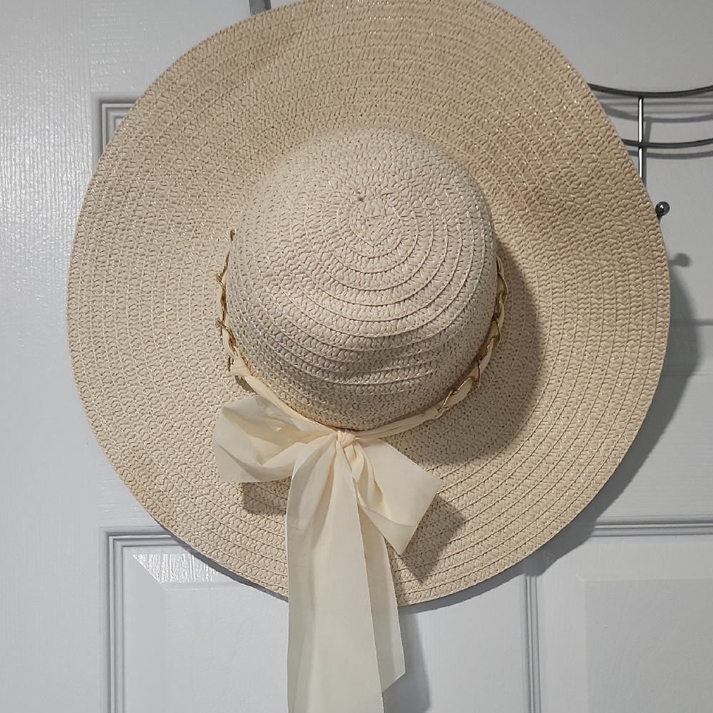 Elegant Cream Sun Hat with Ribbon